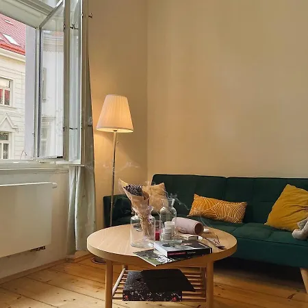 Charming 1bdr Nest With Balcony شقة