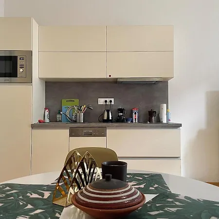 Charming 1bdr Nest With Balcony Apartman *