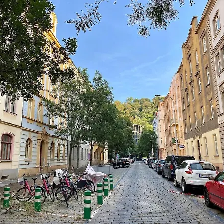 Spacious 1bdr With Balcony In Karlin *