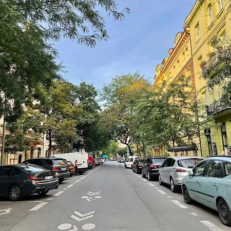 Charming 1bdr Nest With Balcony شقة براغ