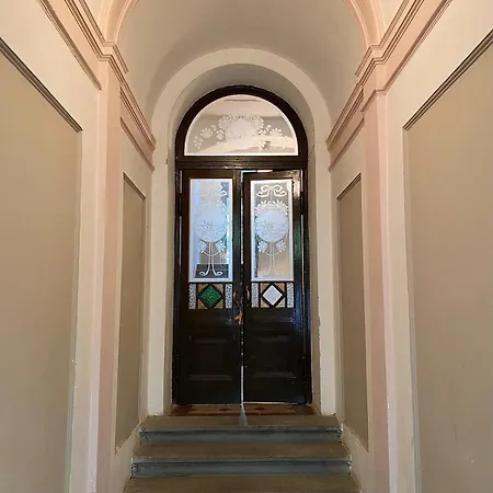 Spacious 1bdr With Balcony In Karlin
