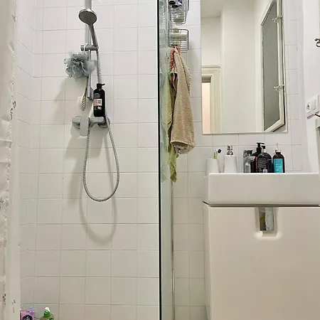 Spacious 1bdr With Balcony In Karlin