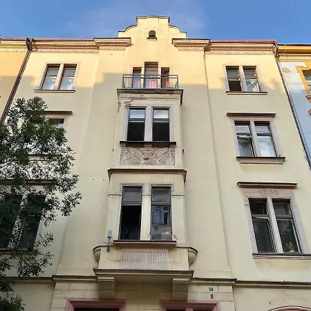 Spacious 1bdr With Balcony In Karlin