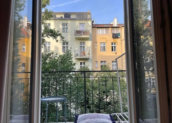 Charming 1bdr Nest With Balcony شقة براغ