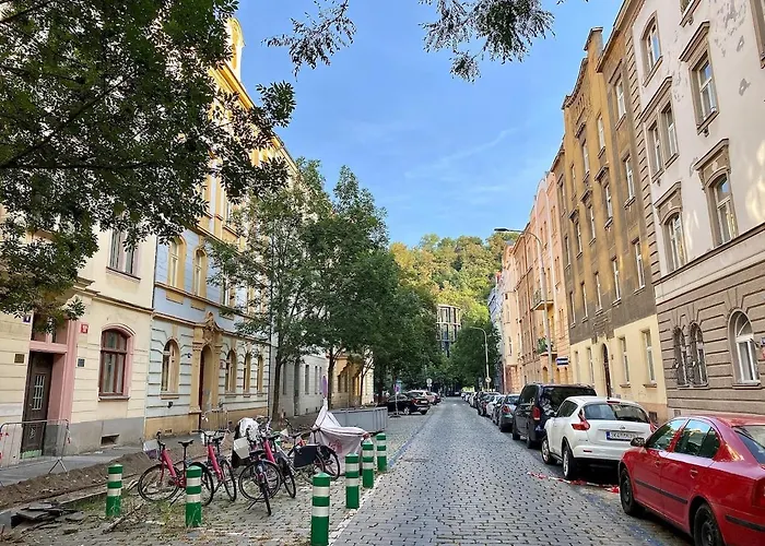 Spacious 1bdr With Balcony In Karlin *