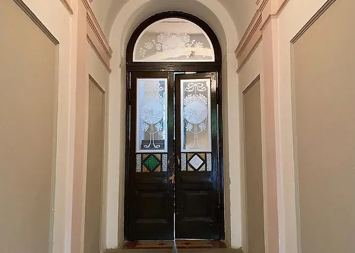 Charming 1bdr Nest With Balcony