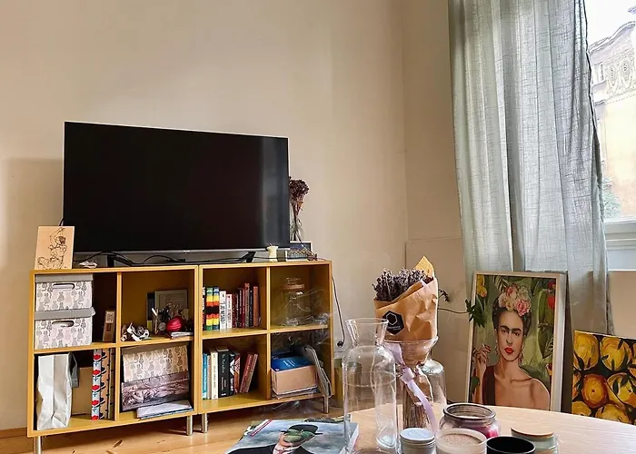 Spacious 1bdr With Balcony In Karlin 아파트