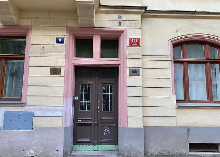 Spacious 1bdr With Balcony In Karlin Апартаменты *