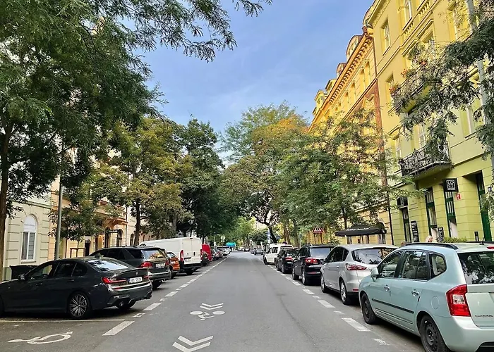 Spacious 1bdr With Balcony In Karlin Lejlighed Prag