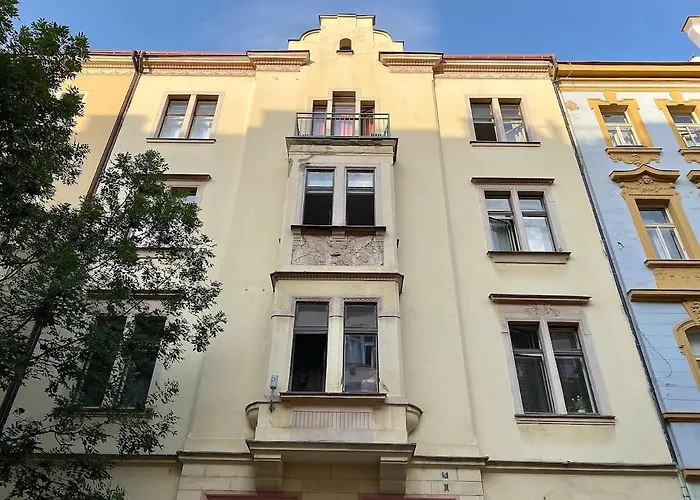 Spacious 1bdr With Balcony In Karlin